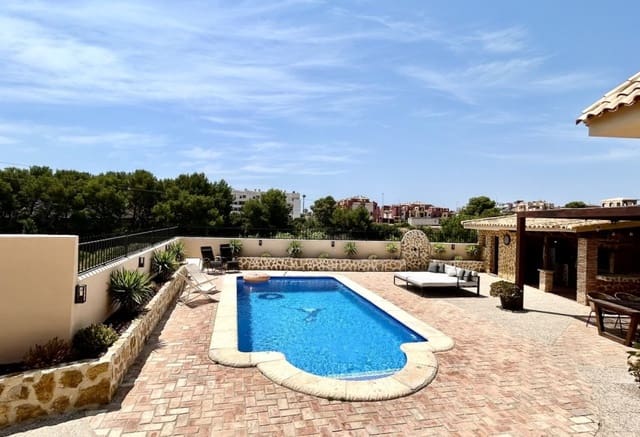 5 soverom Villa til salgs i La Zenia, Orihuela med svømmebasseng - € 840 000 (Ref: 9943215)