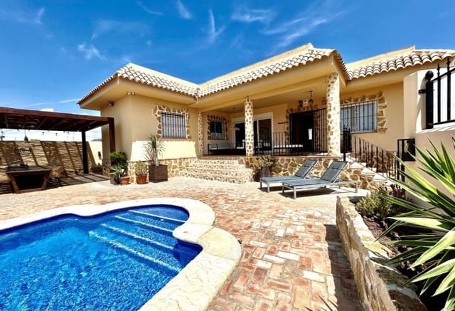 5 slaapkamer Villa te koop in La Zenia, Orihuela met zwembad - € 840.000 (Ref: 9943215)
