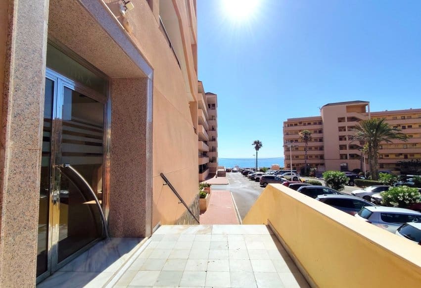 Apartamento Playa de 1 habitación en Torrevieja en venta con piscina - 127.000 € (Ref: 9943216)