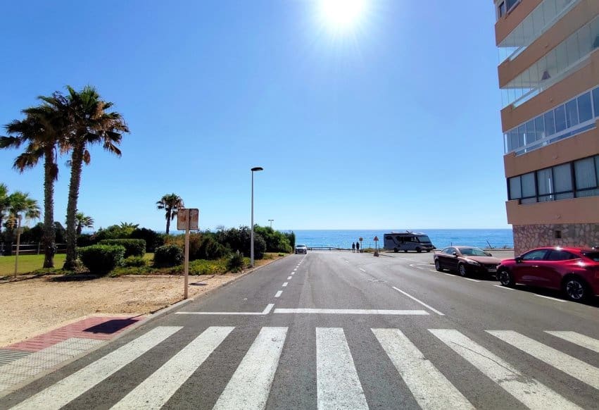 Apartamento Playa de 1 habitación en Torrevieja en venta con piscina - 127.000 € (Ref: 9943216)