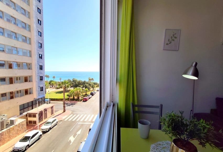 Apartamento Playa de 1 habitación en Torrevieja en venta con piscina - 127.000 € (Ref: 9943216)