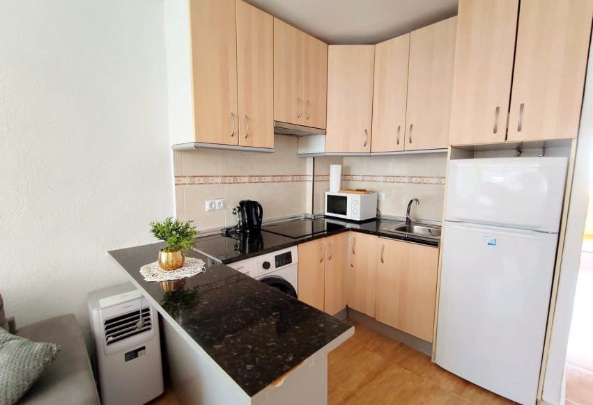 1 sovrum Strandlägenhet till salu i Torrevieja med pool - 127 000 € (Ref: 9943216)