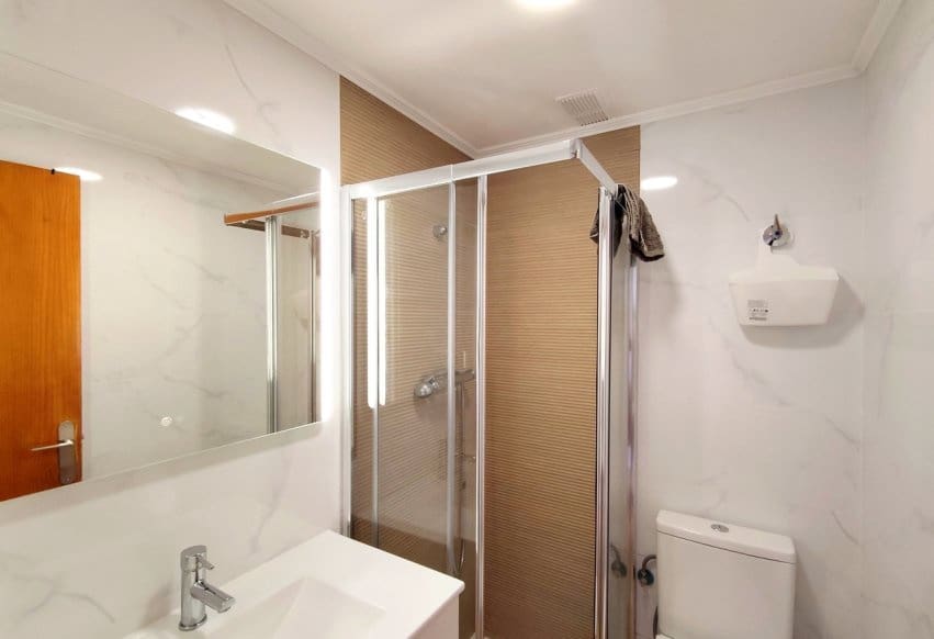 1 sovrum Strandlägenhet till salu i Torrevieja med pool - 127 000 € (Ref: 9943216)
