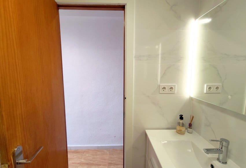 1 sovrum Strandlägenhet till salu i Torrevieja med pool - 127 000 € (Ref: 9943216)