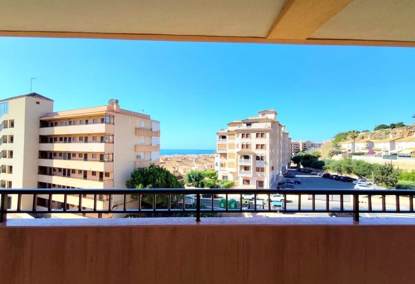 1 sovrum Strandlägenhet till salu i Torrevieja med pool - 127 000 € (Ref: 9943216)