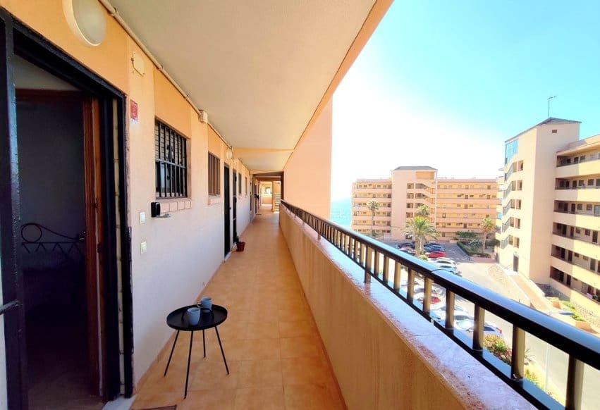 1 sovrum Strandlägenhet till salu i Torrevieja med pool - 127 000 € (Ref: 9943216)