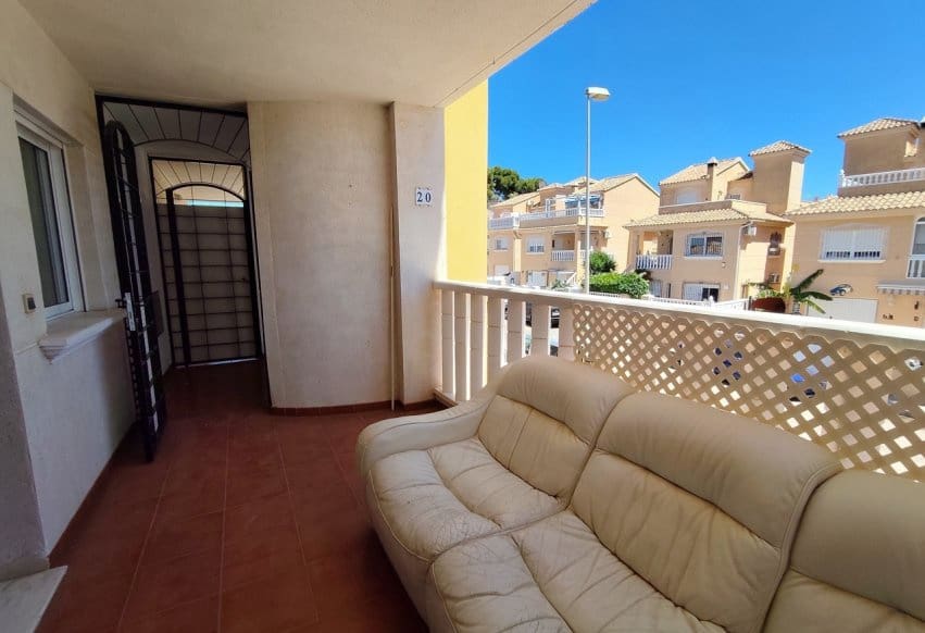 2 soveværelse Lejlighed til salg i Villamartin med swimmingpool - € 159.000 (Ref: 9943217)