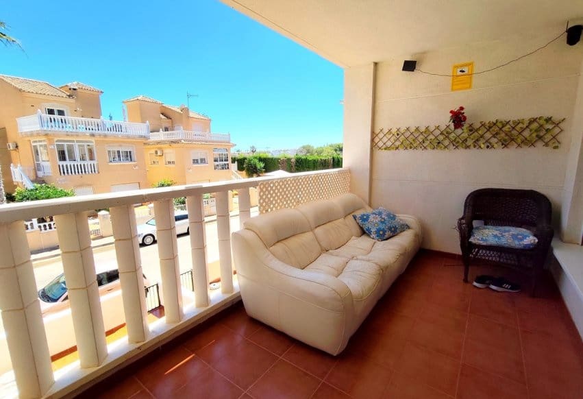 2 soveværelse Lejlighed til salg i Villamartin med swimmingpool - € 159.000 (Ref: 9943217)