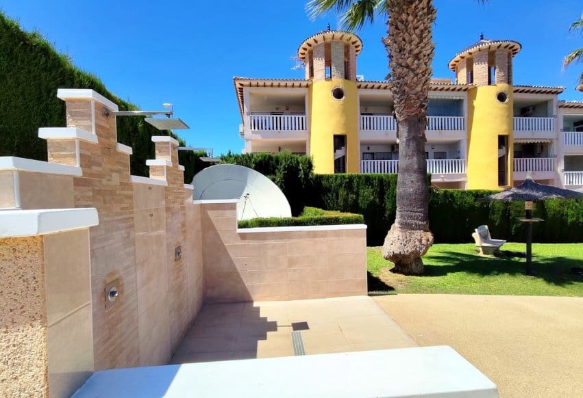 2 soveværelse Lejlighed til salg i Villamartin med swimmingpool - € 159.000 (Ref: 9943217)