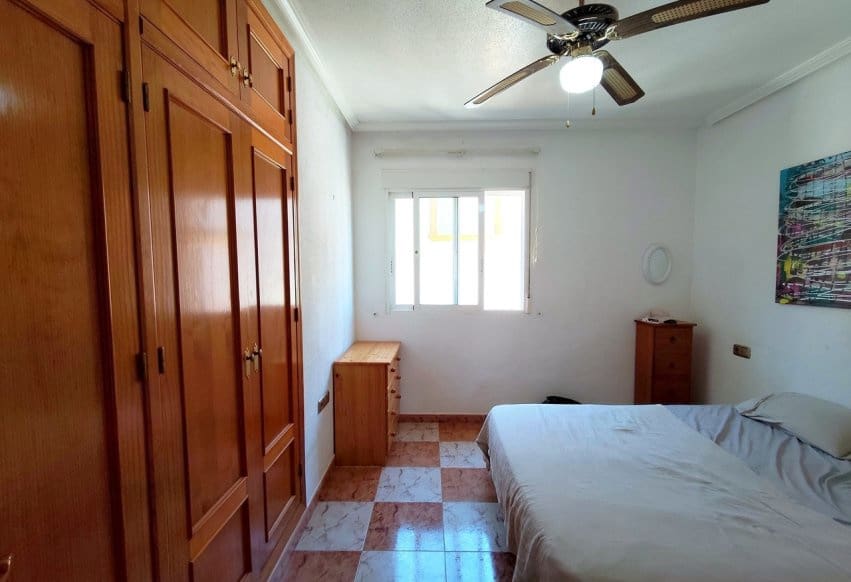 2 soveværelse Lejlighed til salg i Villamartin med swimmingpool - € 159.000 (Ref: 9943217)