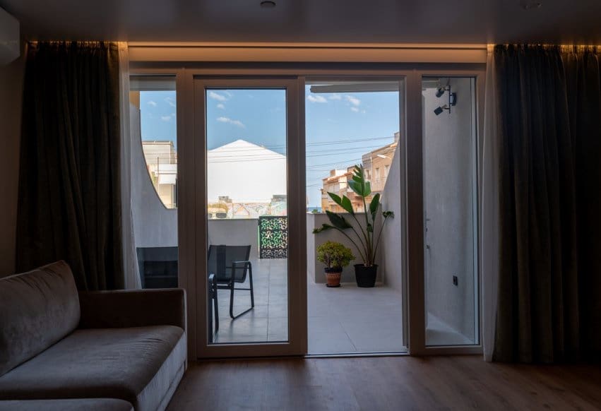 2 Zimmer Strandapartment zu verkaufen in Torrevieja - 249.000 € (Ref: 9943218)