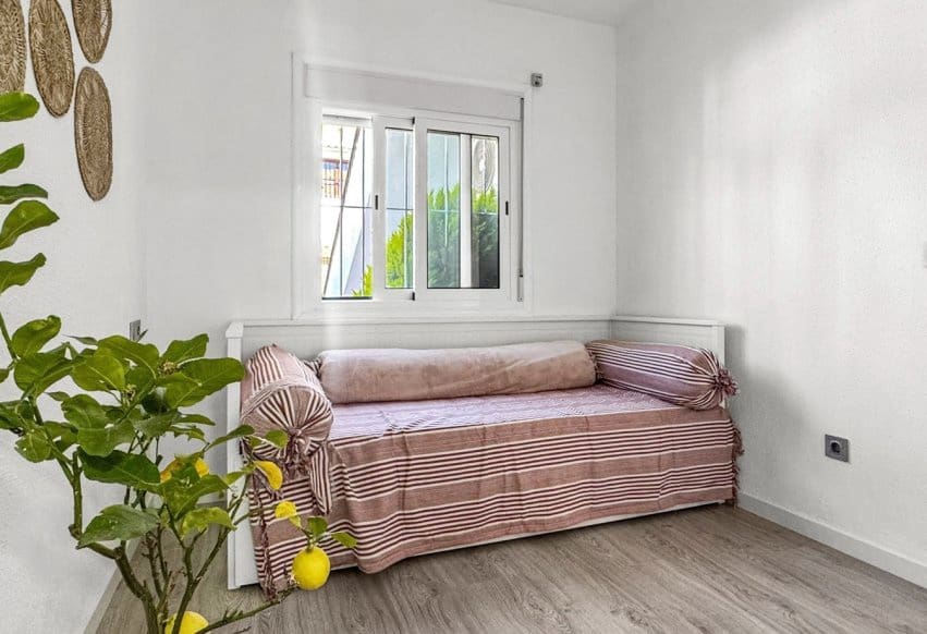 1 soveværelse Bungalow til salg i Torrevieja med swimmingpool - € 125.000 (Ref: 9946616)