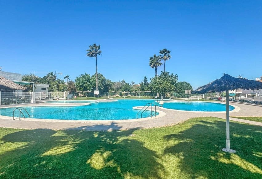 1 soveværelse Bungalow til salg i Torrevieja med swimmingpool - € 125.000 (Ref: 9946616)
