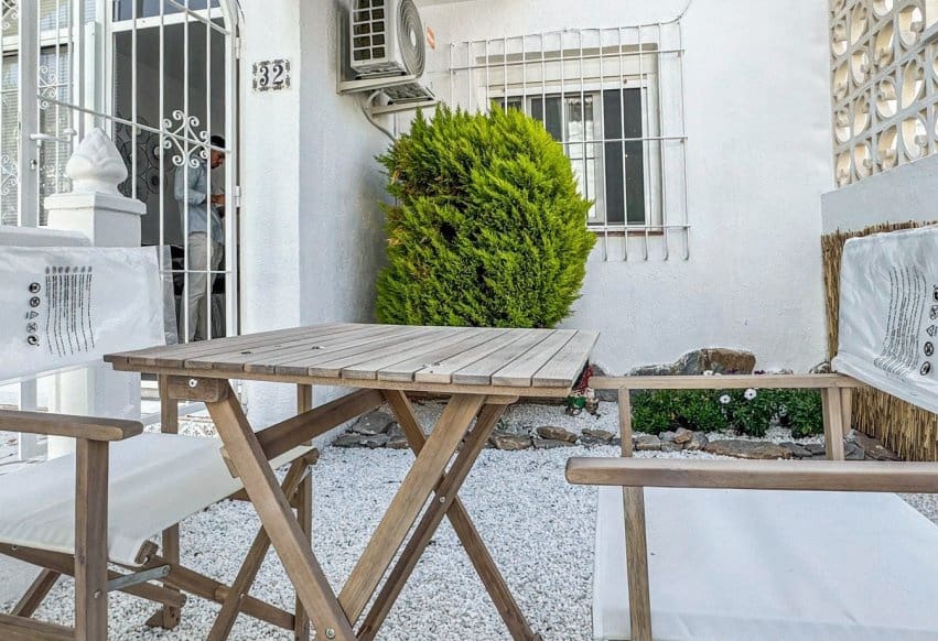 1 soveværelse Bungalow til salg i Torrevieja med swimmingpool - € 125.000 (Ref: 9946616)