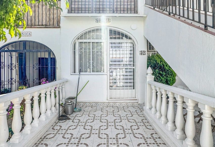 1 soveværelse Bungalow til salg i Torrevieja med swimmingpool - € 125.000 (Ref: 9946616)