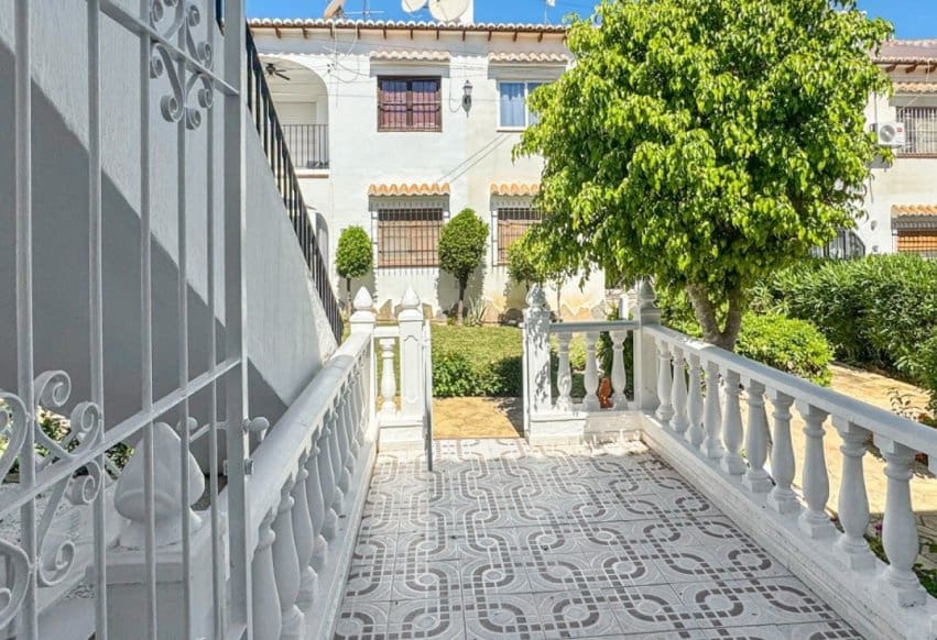 1 soveværelse Bungalow til salg i Torrevieja med swimmingpool - € 125.000 (Ref: 9946616)