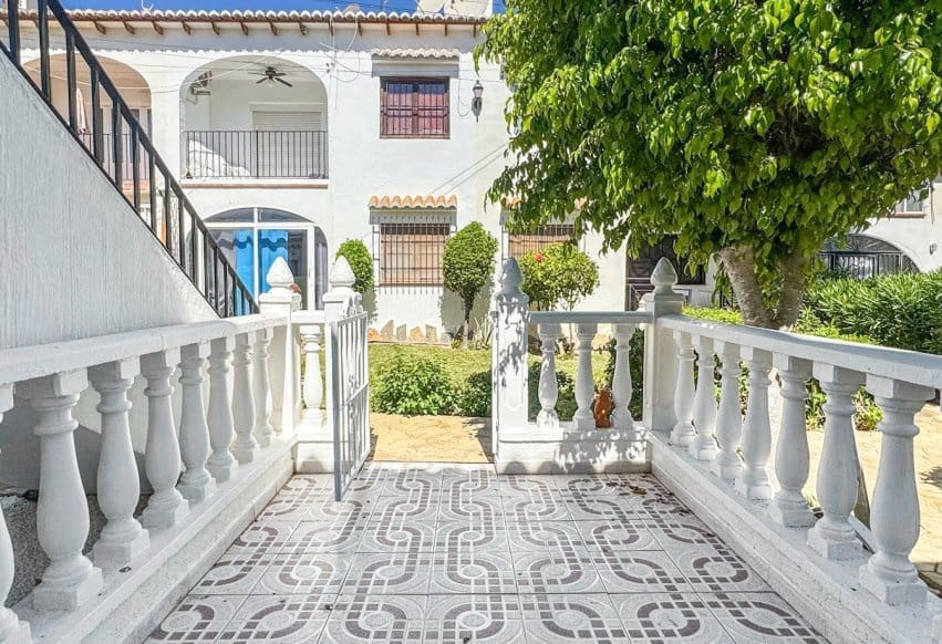 1 soveværelse Bungalow til salg i Torrevieja med swimmingpool - € 125.000 (Ref: 9946616)