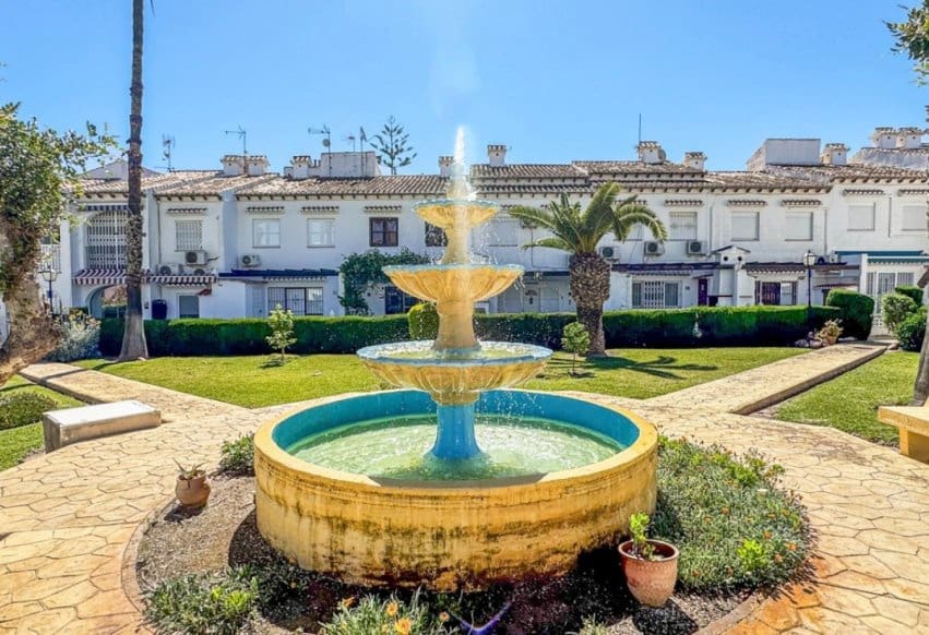 1 soveværelse Bungalow til salg i Torrevieja med swimmingpool - € 125.000 (Ref: 9946616)