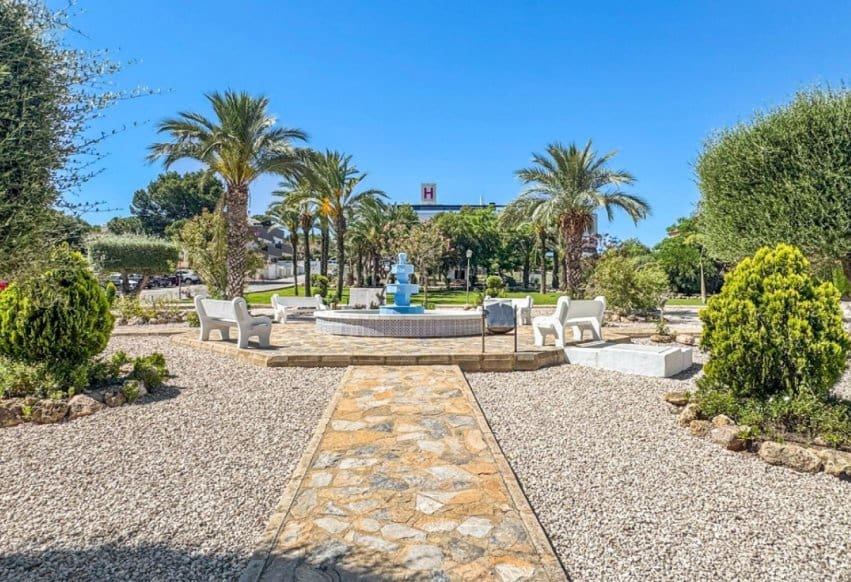 1 soveværelse Bungalow til salg i Torrevieja med swimmingpool - € 125.000 (Ref: 9946616)