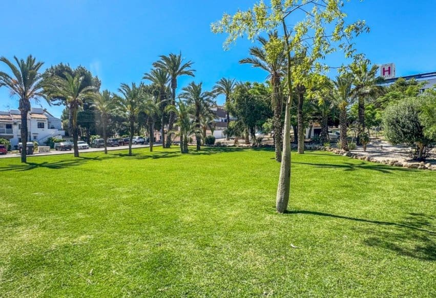 1 soveværelse Bungalow til salg i Torrevieja med swimmingpool - € 125.000 (Ref: 9946616)