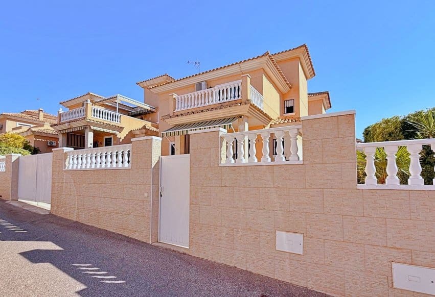 4 soveværelse Villa til salg i Orihuela Costa - € 379.000 (Ref: 9948683)
