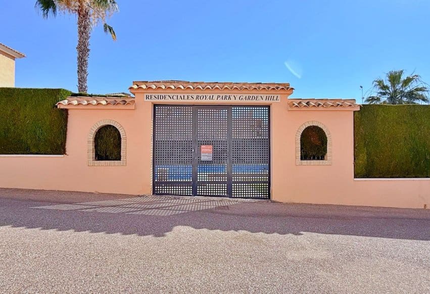 4 soveværelse Villa til salg i Orihuela Costa - € 379.000 (Ref: 9948683)