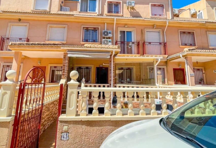 3 slaapkamer Huis te koop in Playa Flamenca met zwembad - € 285.000 (Ref: 9948684)