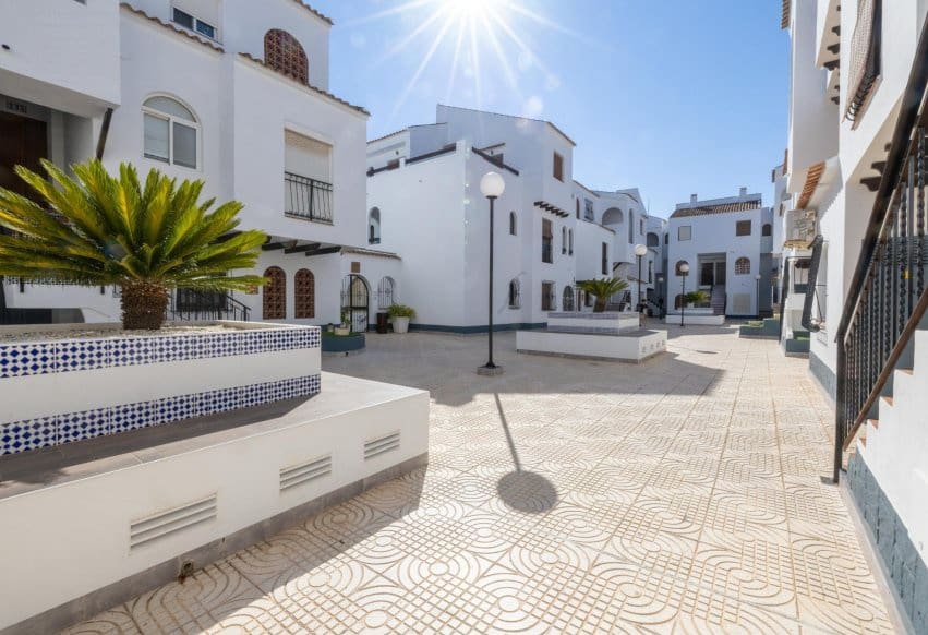 Bungalow de 1 habitación en Torrevieja en venta - 132.000 € (Ref: 9950187)
