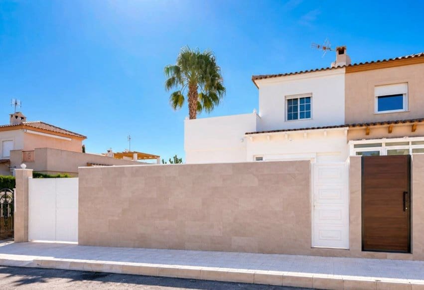 3 soverom Hus til salgs i Orihuela Costa - € 239 000 (Ref: 9950346)