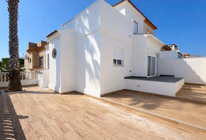 3 soverom Hus til salgs i Orihuela Costa - € 239 000 (Ref: 9950346)