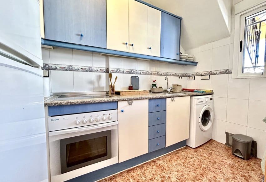 2 soveværelse Penthouse til salg i Torrevieja med swimmingpool - € 155.900 (Ref: 9950347)