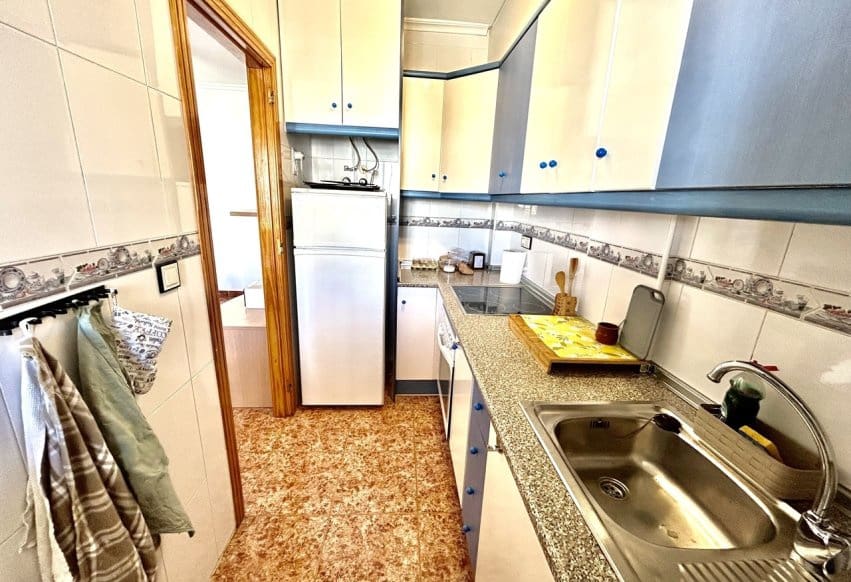 2 soveværelse Penthouse til salg i Torrevieja med swimmingpool - € 155.900 (Ref: 9950347)