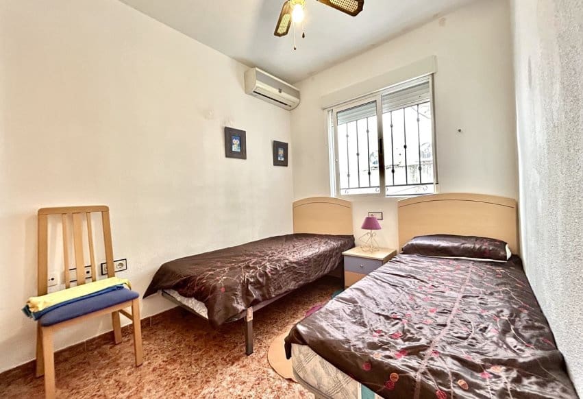 2 soveværelse Penthouse til salg i Torrevieja med swimmingpool - € 155.900 (Ref: 9950347)