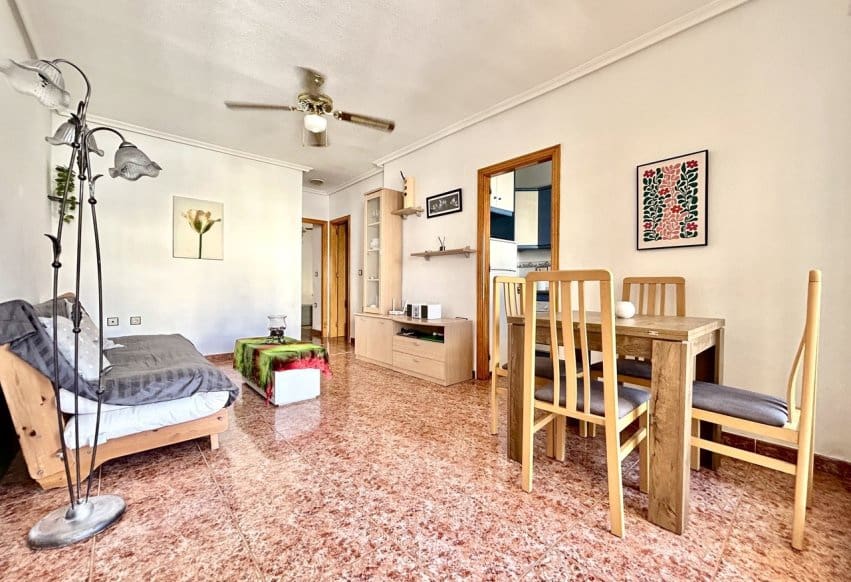 2 soveværelse Penthouse til salg i Torrevieja med swimmingpool - € 155.900 (Ref: 9950347)