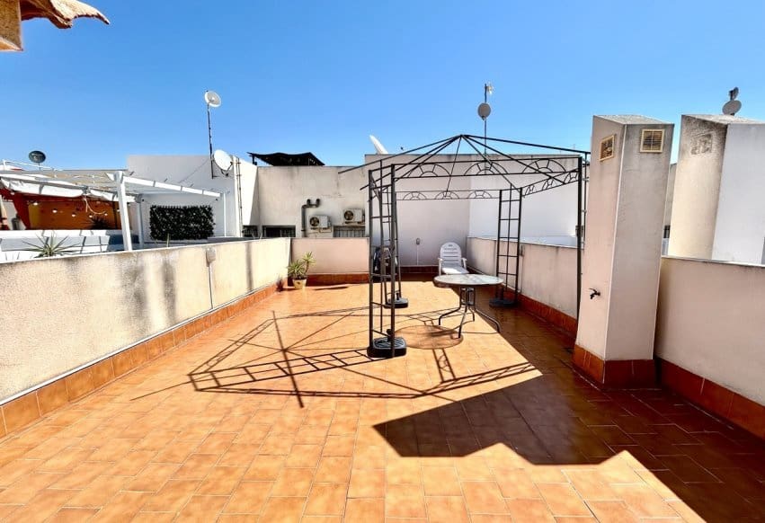 2 soveværelse Penthouse til salg i Torrevieja med swimmingpool - € 155.900 (Ref: 9950347)