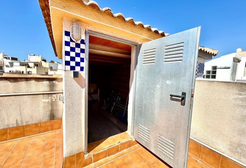 2 soveværelse Penthouse til salg i Torrevieja med swimmingpool - € 155.900 (Ref: 9950347)