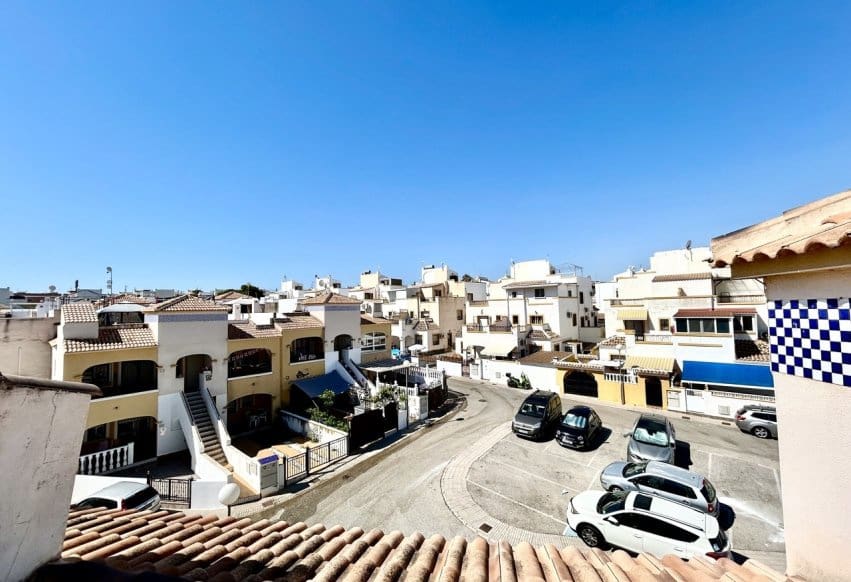 2 soveværelse Penthouse til salg i Torrevieja med swimmingpool - € 155.900 (Ref: 9950347)