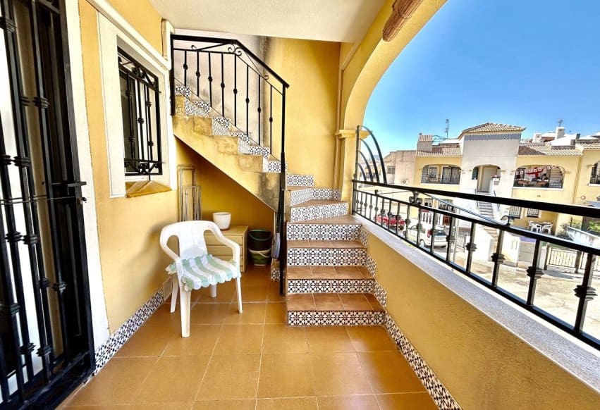 2 soveværelse Penthouse til salg i Torrevieja med swimmingpool - € 155.900 (Ref: 9950347)