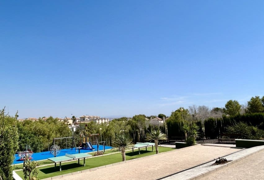 2 soveværelse Penthouse til salg i Torrevieja med swimmingpool - € 155.900 (Ref: 9950347)