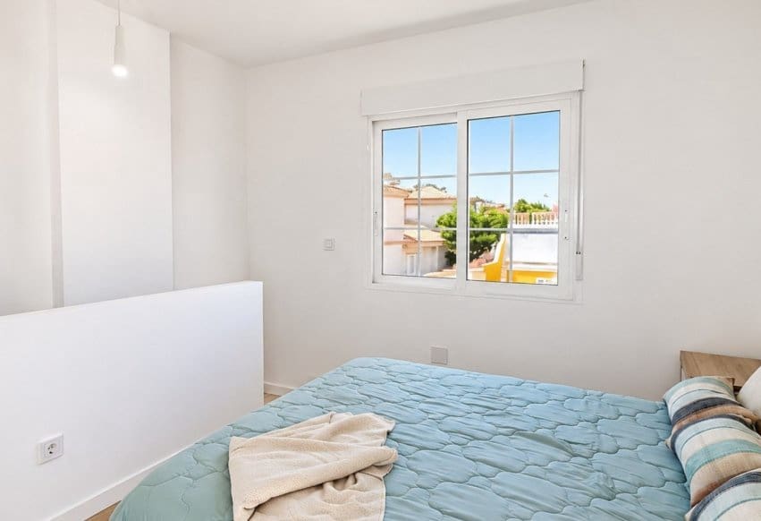 3 sovrum Hus till salu i Orihuela Costa med pool - 239 000 € (Ref: 9953068)