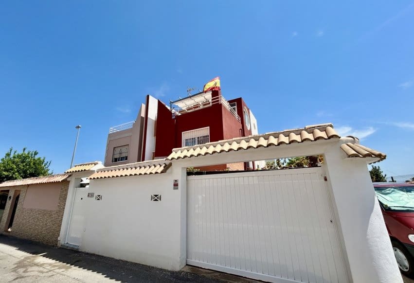 2 bedroom Townhouse for sale in Torrevieja with pool - € 239,500 (Ref: 9953069)