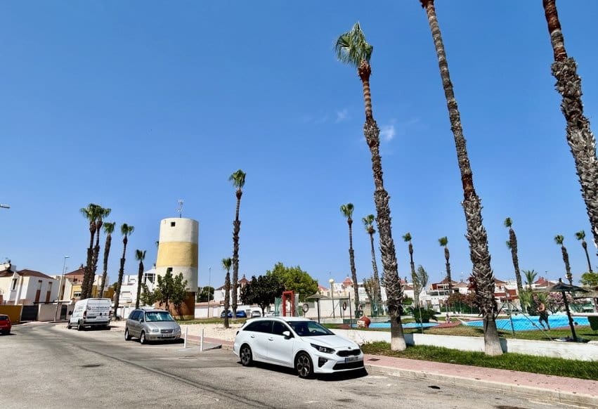2 bedroom Townhouse for sale in Torrevieja with pool - € 239,500 (Ref: 9953069)