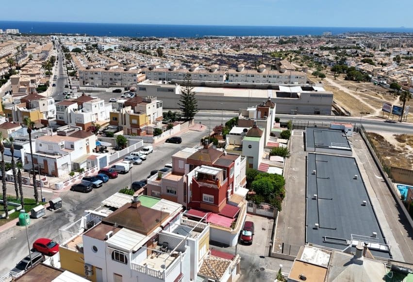 2 bedroom Townhouse for sale in Torrevieja with pool - € 239,500 (Ref: 9953069)