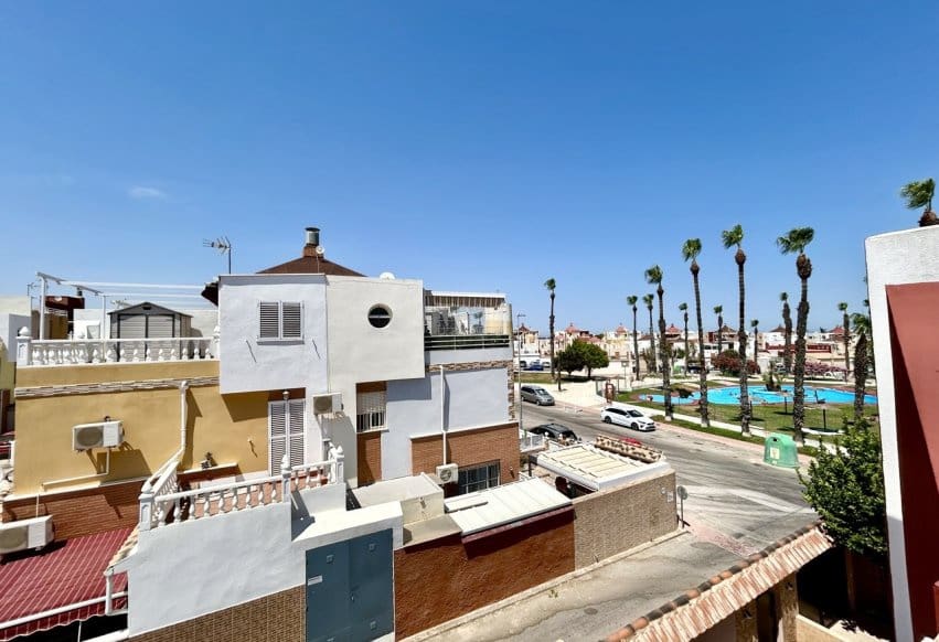 2 bedroom Townhouse for sale in Torrevieja with pool - € 239,500 (Ref: 9953069)