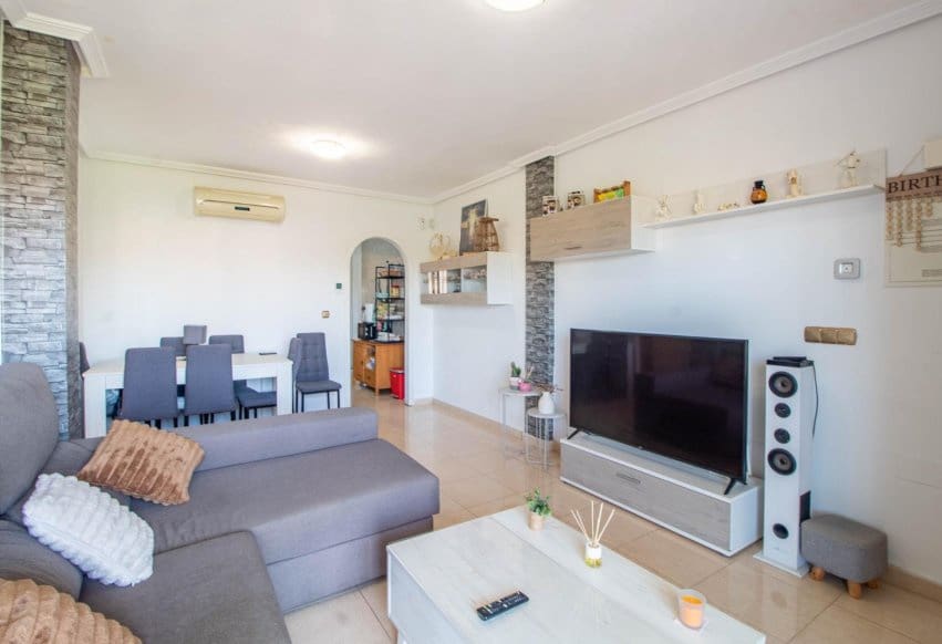 2 bedroom Apartment for sale in Orihuela Costa with pool - € 139,900 (Ref: 9961528)