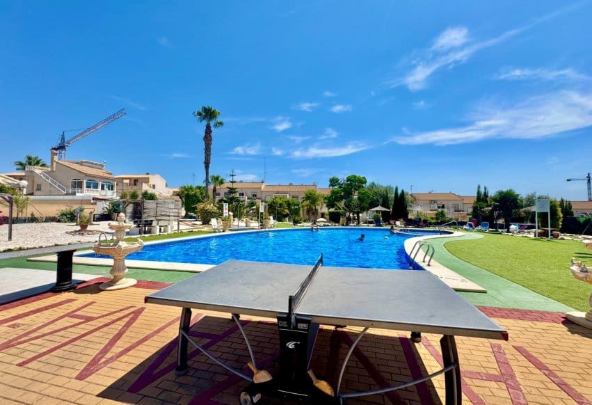 2 quarto Moradia para venda em La Florida com piscina - 245 000 € (Ref: 9961630)