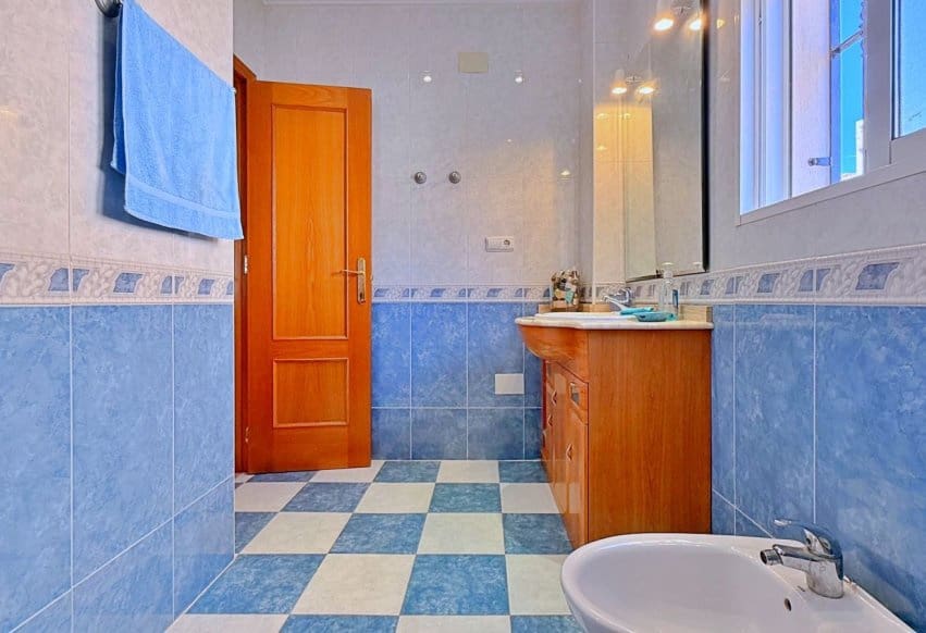 4 bedroom Villa for sale in Orihuela Costa - € 379,000 (Ref: 9964169)