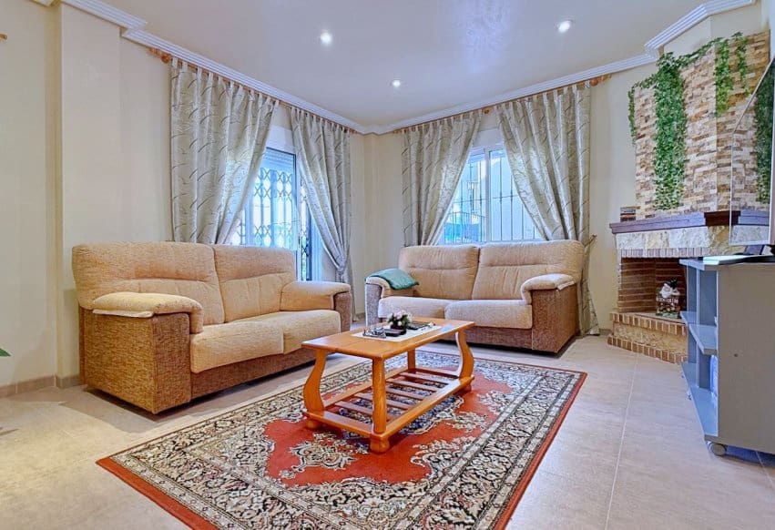 4 bedroom Villa for sale in Orihuela Costa - € 379,000 (Ref: 9964169)