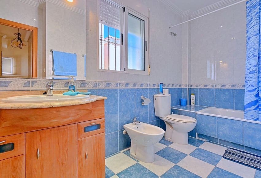 4 bedroom Villa for sale in Orihuela Costa - € 379,000 (Ref: 9964169)