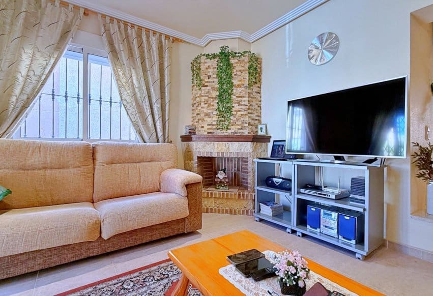 4 bedroom Villa for sale in Orihuela Costa - € 379,000 (Ref: 9964169)